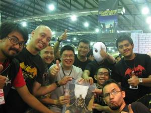 Berdiri Di Tengah Komunitas Cosplay di Jakarta