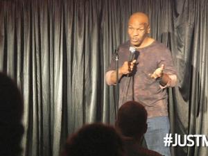 Gaya Mike Tyson Saat Stand Up Komedi