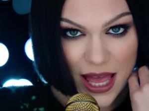 Video Musik Flashlight Dari Jessie J Untuk Soundtrack Pitch Perfect 2